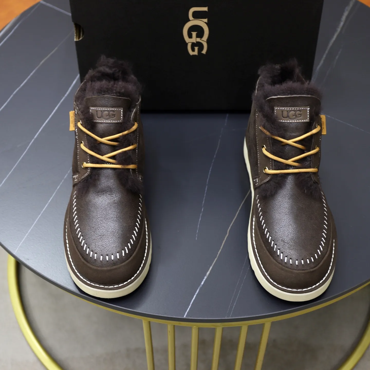 Ex-factory price: 620💰Thick wool imported from Australia Brand: UGG genuine purchase (fur integrated) Size: 39-44 (45 customized) Grade: Official website 1:1 Material: First layer of genuine leather waterproof and antifreeze upper Real wool lining Original non-slip and wear-resistant outsole Style category: Men's casual shoes Trendy style Comfortable on the feet Color: Official website color synchronization